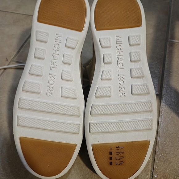 MICHAEL KORS Finch Sneaker Womens 9 Beige Gold Lace Up Wedge Shoe - Picture 5 of 6